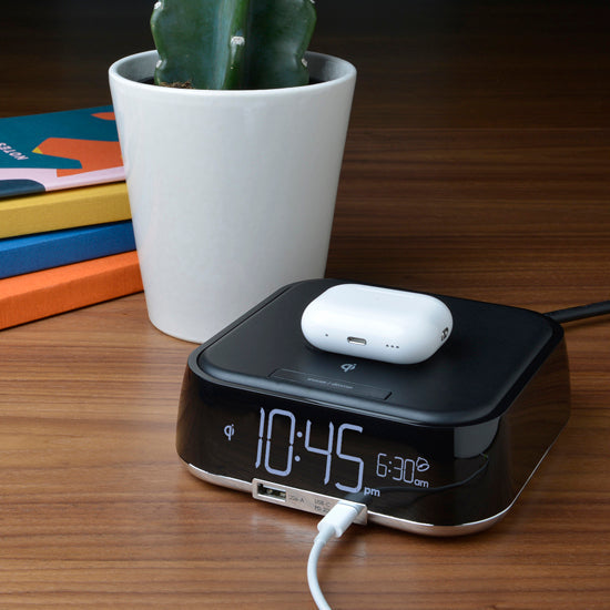 CubieDuo Hotel single day alarm clock with wireless charging and USB ports