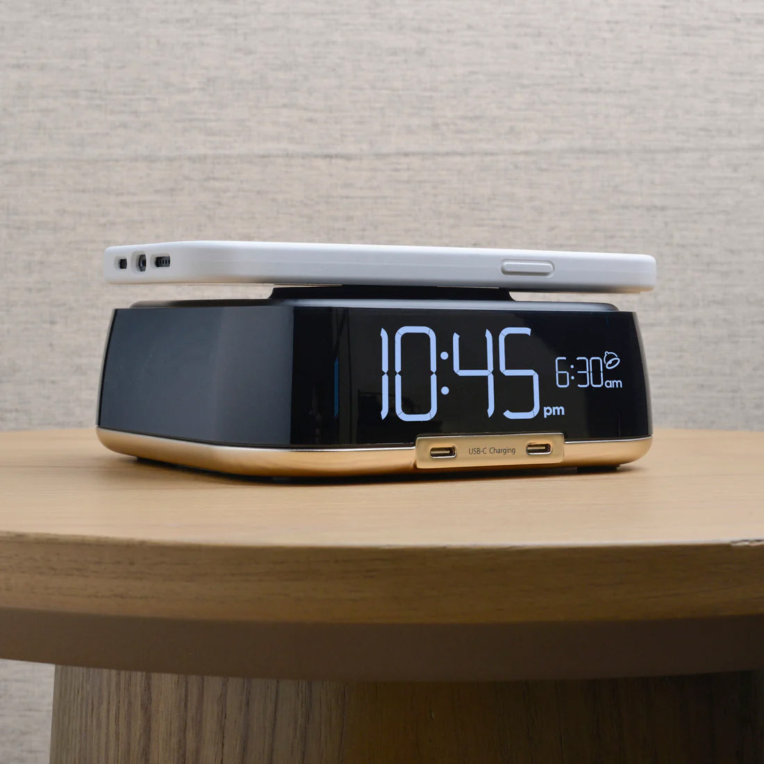 CubieDuo Hotel single day alarm clock with magnetic wireless charging and USB ports