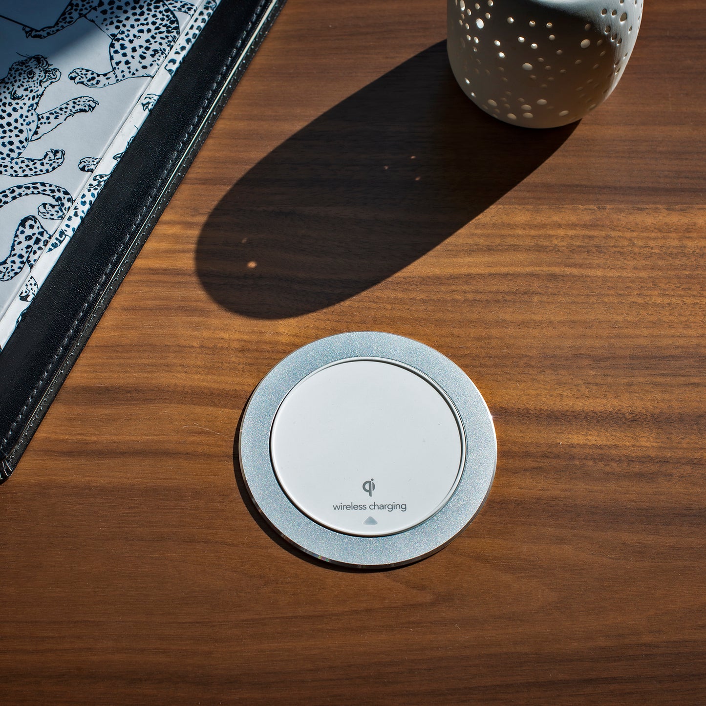 CubieSpot White built in wireless charger