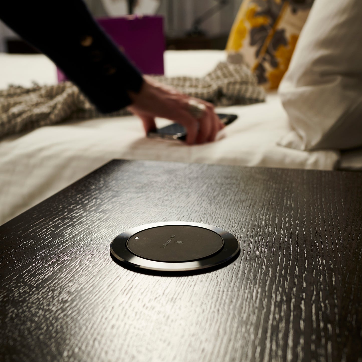 CubieSpot built in wireless charger