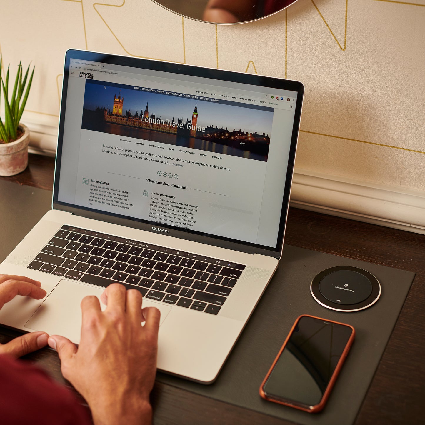 CubieSpot built in wireless charger